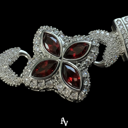 FOUR CLEEF WHITE RED STONE
