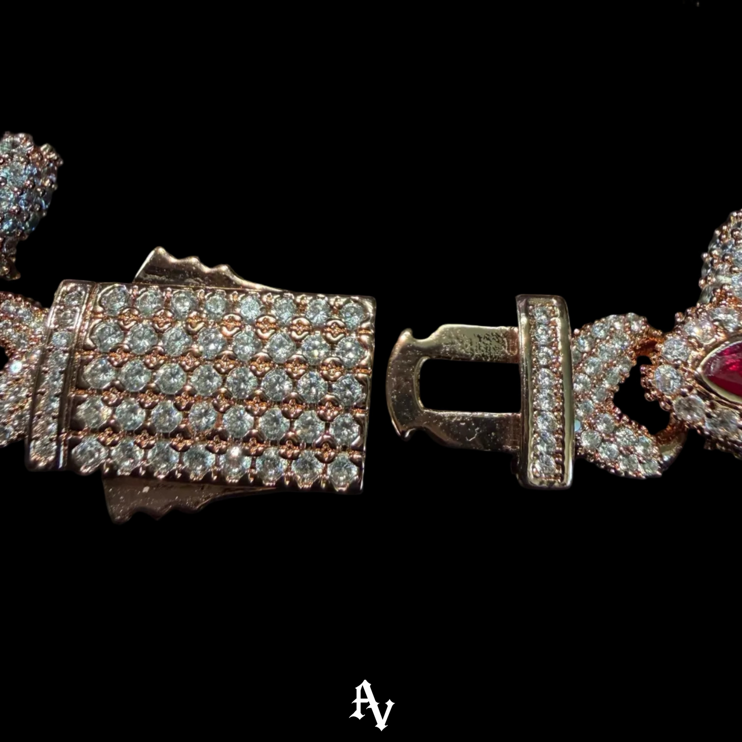 FOUR CLEEF ROSE RED STONE